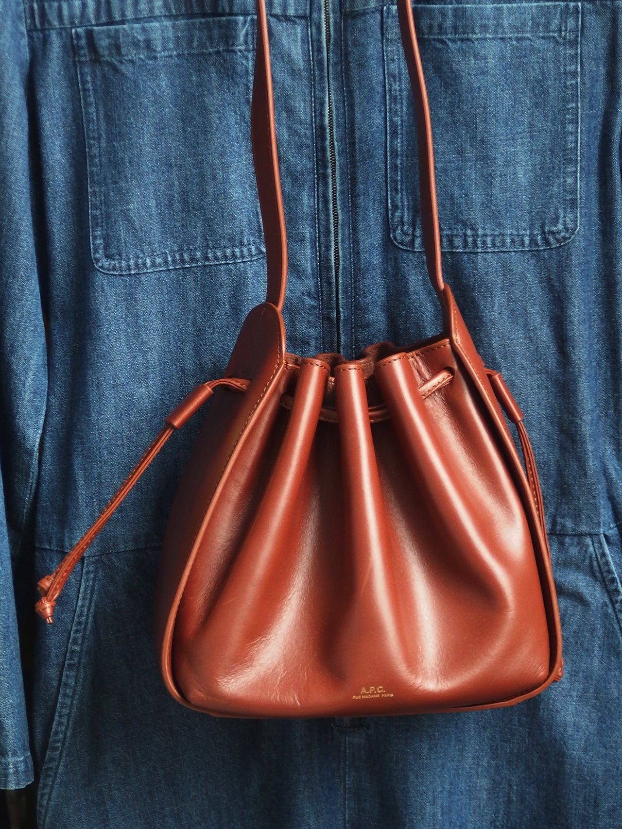 hakuyaのバッグ美品 アーペーセー 巾着 ショルダーバッグ レザー ターコイズ ハンドバッグ