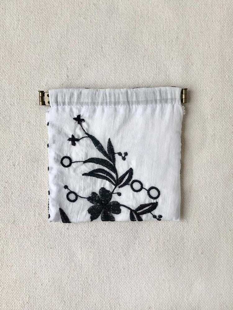 【R.I.P×TIMコラボ商品】Flower embroidery pouch