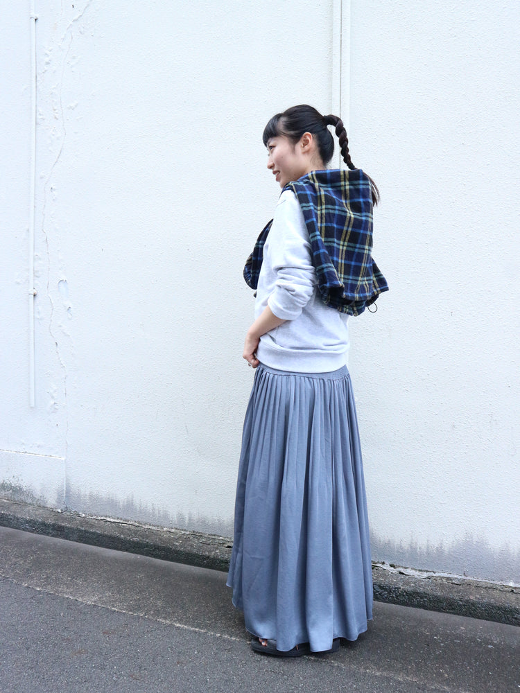 styling/ サテンプリーツスカート